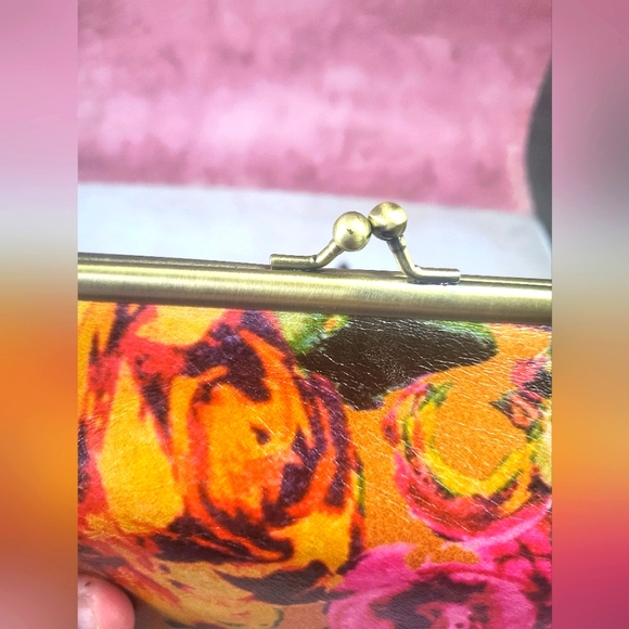 Patricia Nash Summer Roses Kiss Lock Wristlet EUC - Picture 6 of 14